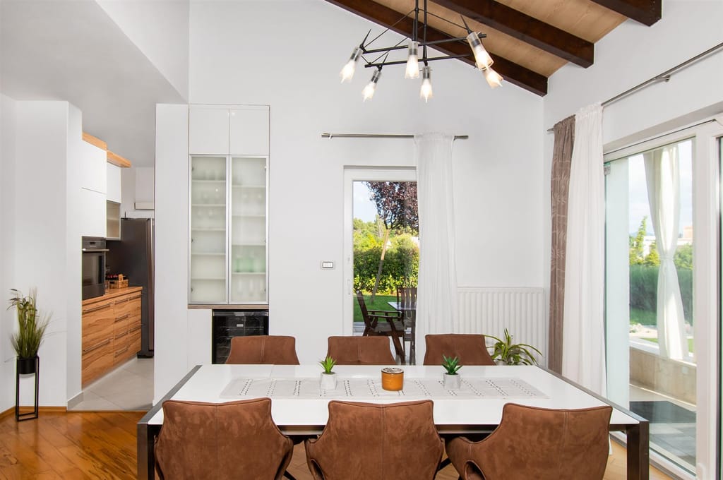 Dining table next to the kitchen
